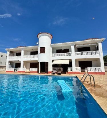 Apartment Tres Palmeras with pool