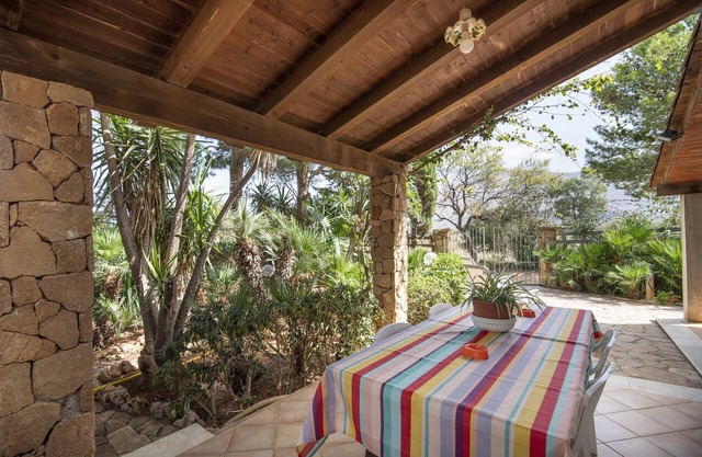 Apartment "Vacanze e Relax Frassino" with Sea View, Garden & Terrace