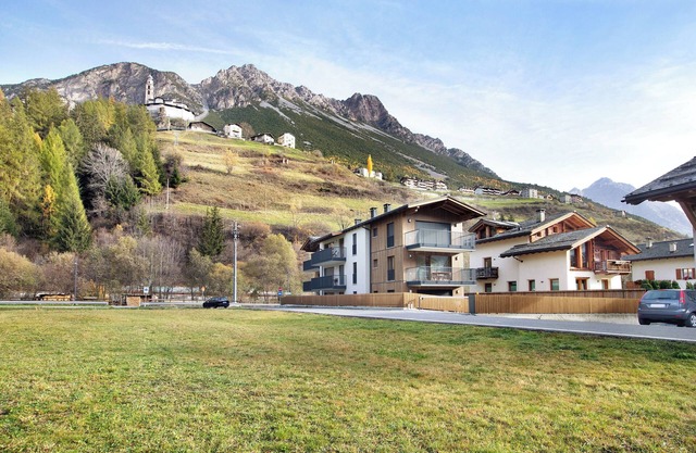 Apartment "Violet a due passi da Bormio" with Mountain View, Private Balcony & Wi-Fi