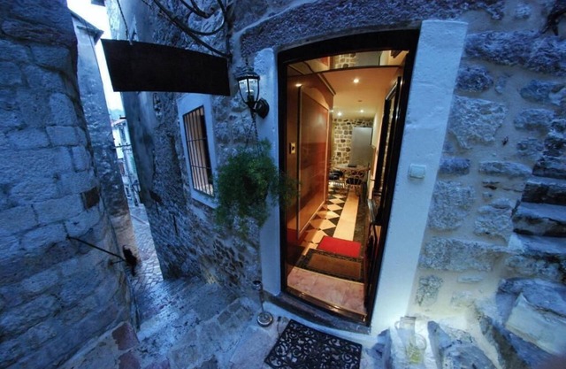 Apartment with 2 bedrooms with hot tub and water bed