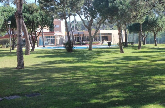 Apartment with indoor and outdoor pools, 10 minutes' walk from the beach