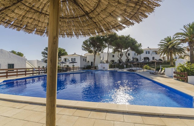 Apartment with pool, wiffi, air conditioning, dishwasher