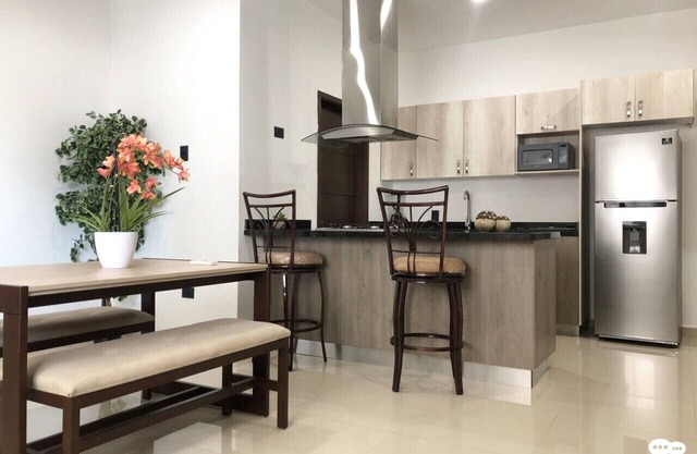 Apartment with pool, 3 blocks from the beach