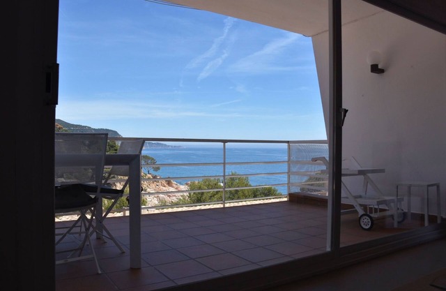 Apartment with sea views and easy access on foot, in private urbanization