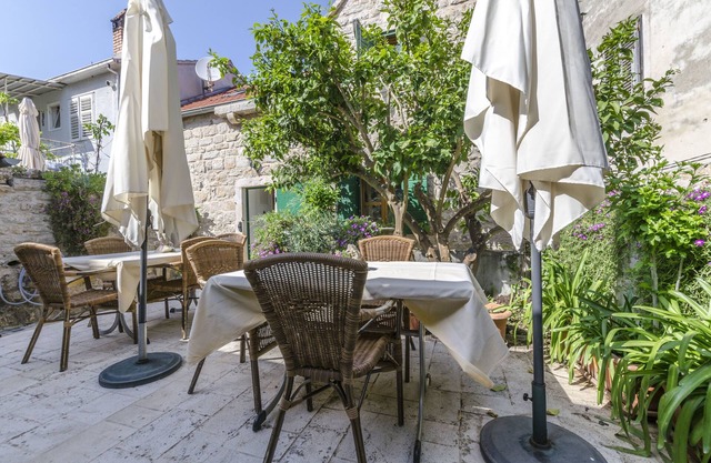 Apartments and Room Lucijo