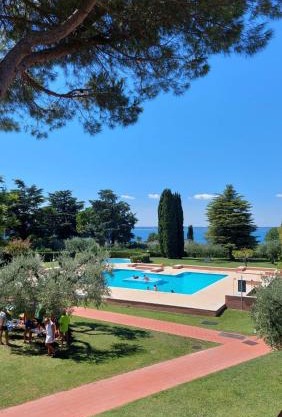 APARTMENTS BLUE VIEW - Residence Casetto Bardolino - Regarda Travel