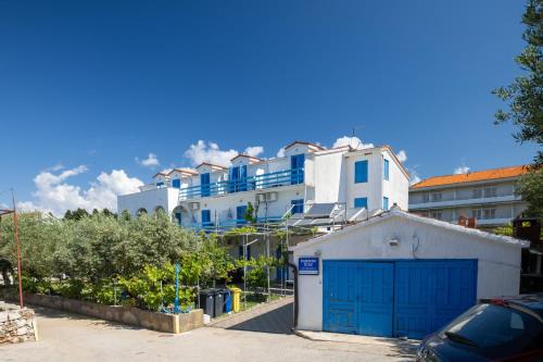 Apartments by the sea Sucuraj, Hvar - 6852