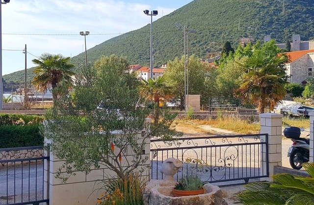 Apartments Damir, (14142), Mali Ston, hr