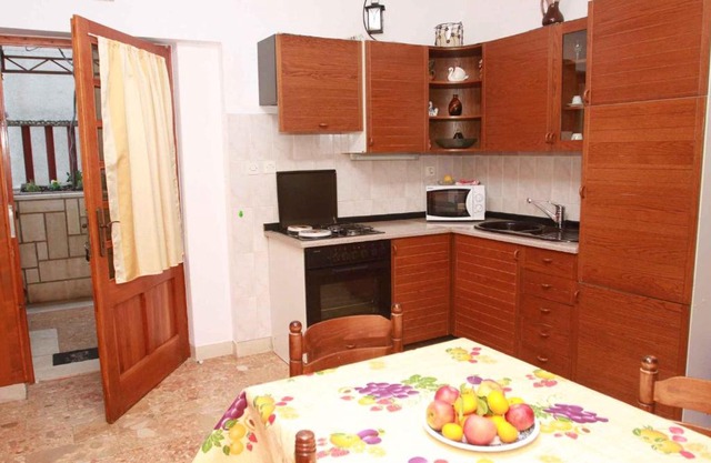 Apartments in Mastrinka 7407