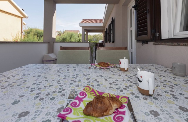 Apartments Max (57771-A2) - Razanac