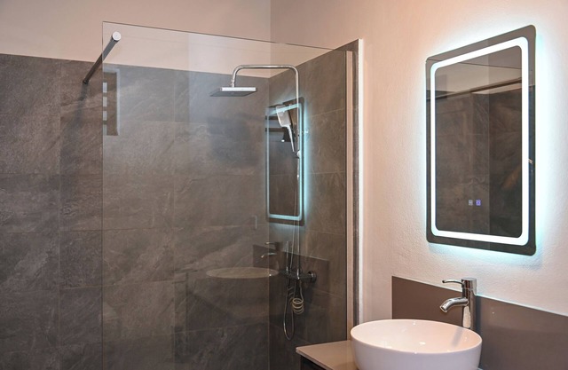 Apartments with a rooftop, 10 mins walk to beach