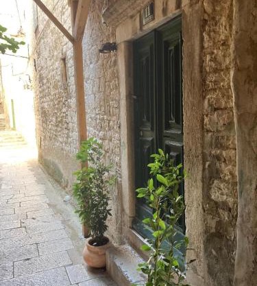 Apartments with WiFi Sibenik - 23803