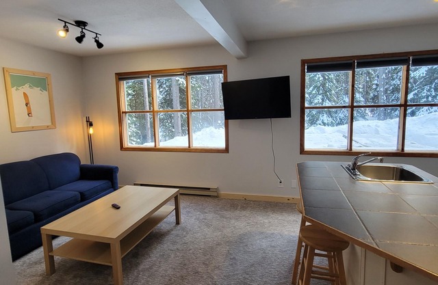 Apex Mountain Resort cabin in the trees, short walk to slopes, hot tub, fire pit