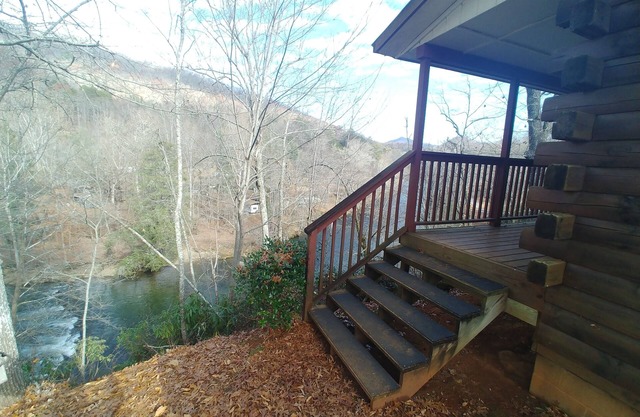 Appaloosa Two is Minutes away from Harrah's Casino and Downtown Cherokee.