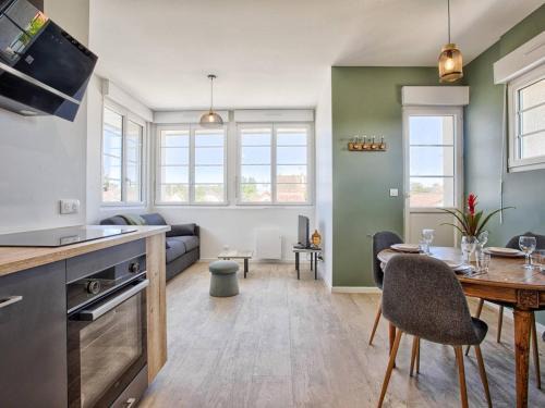 Appartement lumineux avec 2 balcons à 600m de la plage - FR-1-788-78