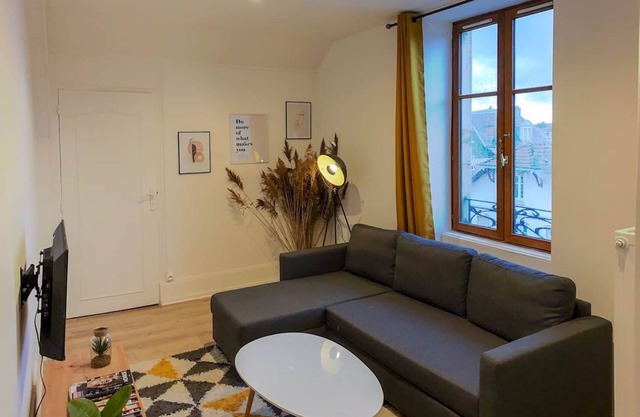 Appart'Hôtel Le Strasbourg - RENOVATED, CALME AND NETFLIX