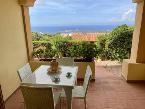 Appartamento isola rossa vista mare