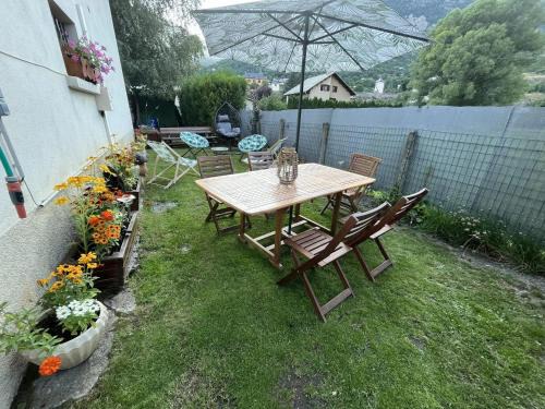 Appartement spacieux à L'Argentière-la-Bessée, terrasse et jardin