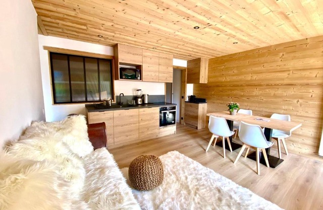 Appartement cosy avec 2 chambres, balcon et piscine - Proche du centre de Megève - FR-1-453-282