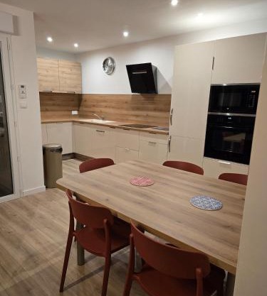 Appartement cosy près de Sceneo et Auchan au dessus du fleuriste Bellafleur