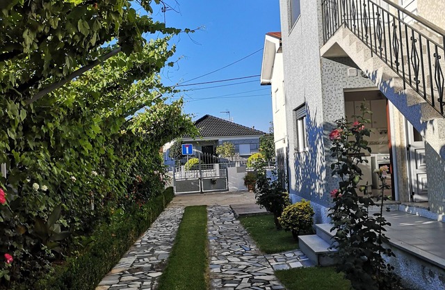 Appartement F3 AU RDC Avec Jardin Cloture ET Fleurie