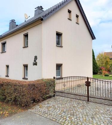 Appartement In Zescha Mit Terrasse Und Garten