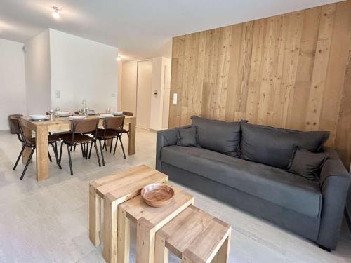 Appartement Neuf 3 Pièces avec Terrasse et Jardin, Proche Remontées Mécaniques, Parking Inclus - FR-1-597-179