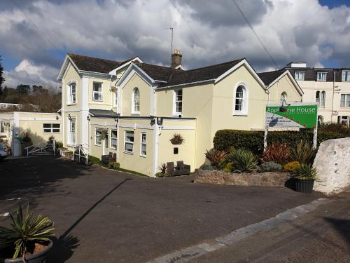 Appletorre House Holiday Flats - Pet Friendly by arrangement and Private Parking