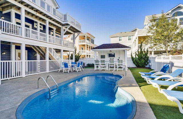 Approx 500 ft to beach access, Private pool, Elevator, Pets