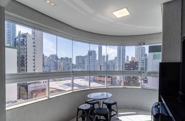 Aprt w Balcony 600m fr the Coast Centro BC Ejf0702