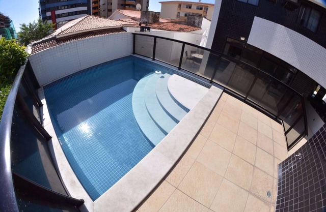 Apt 3 bedrooms + maid's quarters overlooking the sea