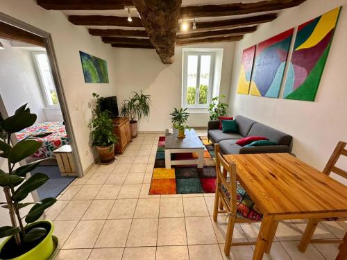 APT Iere ETAGE PARKING PRIVE AVEC GARAGE MOTO VELO