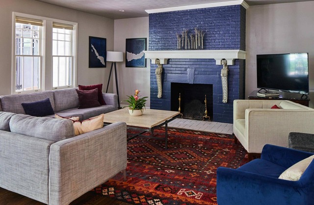 Apt2@EdenBrae - Walkable Southern Gothic Mansion