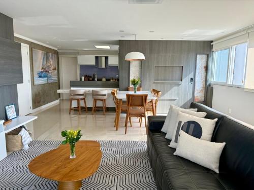 Apto alto padrão na Praia de Torres - 550m do mar