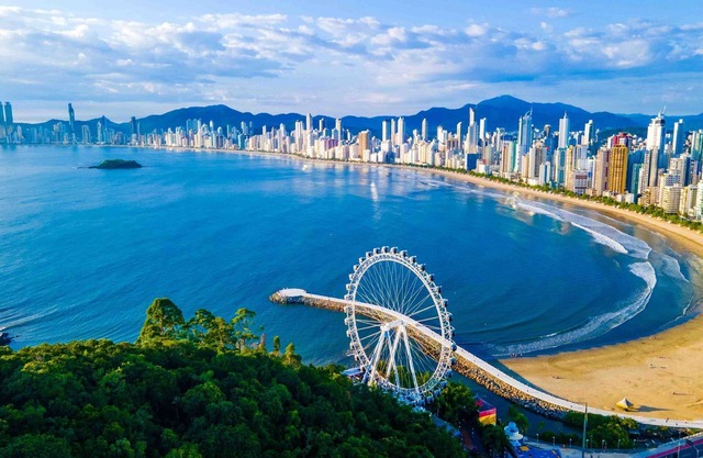 Apto Com Acesso Exclusivo a Praia em BC