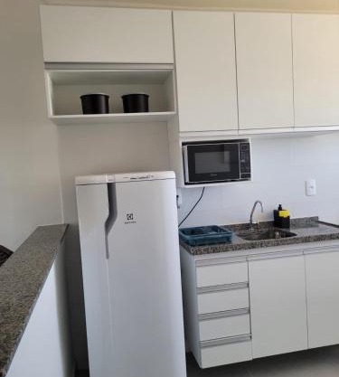 Apto com dois quartos com cama e ar