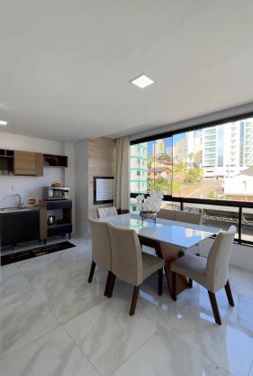 Apto Girassol - 2 Quartos, Apto moderno,confortável e de frente para avenida principal!