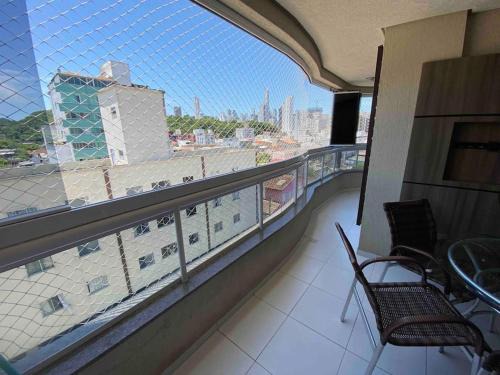 Apto nas Nações, 700 metros da praia central