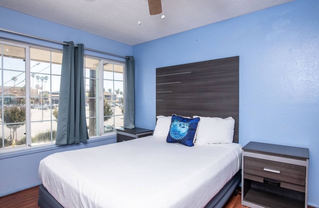 Aqua Breeze Inn