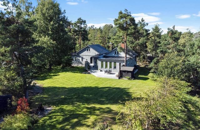 Archipelago house close to Stockholm city