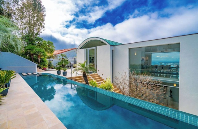Architectural Masterpiece Overlooking La Jolla
