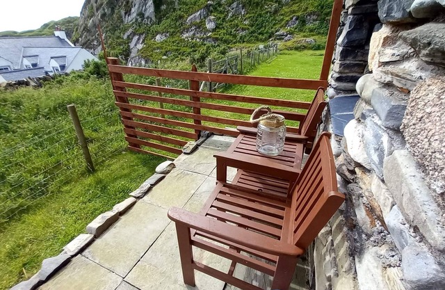 Ardchiavaig Cabin - 100m from the beach, stunning views.
