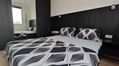 ARED AFI Arad 2025 ChrysFlatty5 Central modern Apartment 70mp City View