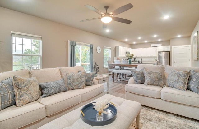 Arkansas Guest Suite with Deck Near Fayetteville!