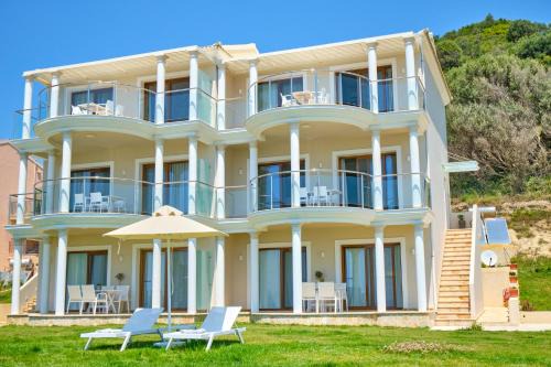 Armikes Beachfront Suites Afionas