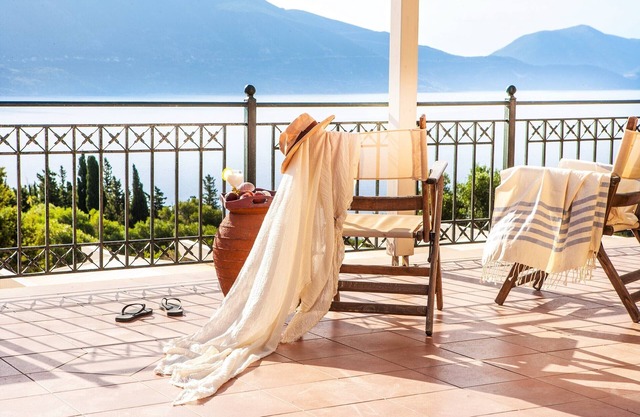 Armonia Villa, Stunning views, private pool, peaceful location, sleeps 2-7