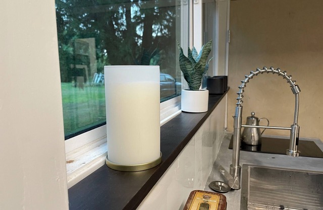 Artistic Tiny Home in Country Setting - 15 minutes to everything!