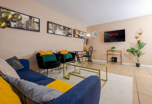 Artsy Getaway with Vibrant Design Flair