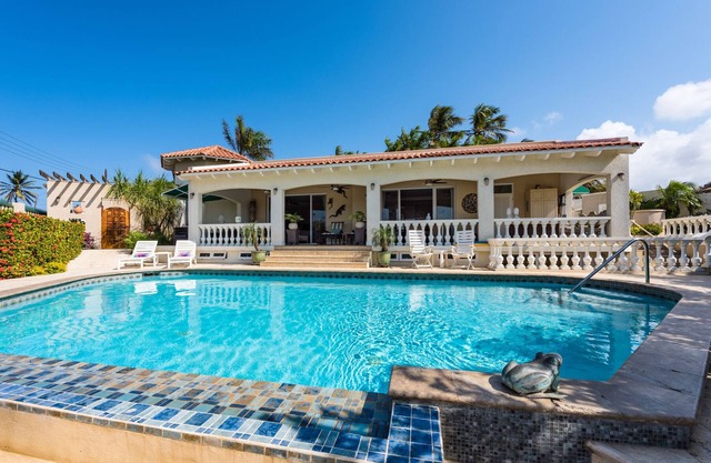 Aruban villa in Nord, great view, cozy, safe, short drive to many beaches