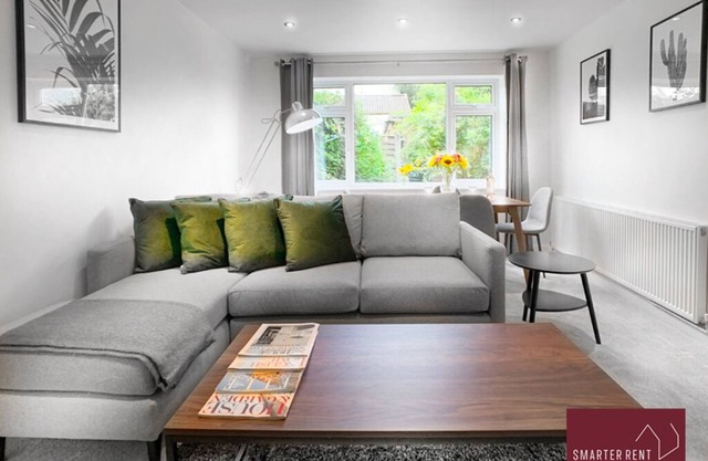 Ascot - Cottage, Garden, Parking